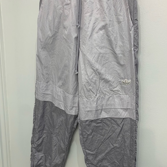 𝅺ADIDAS track pant size small silver vintage vibe - Picture 1 of 9